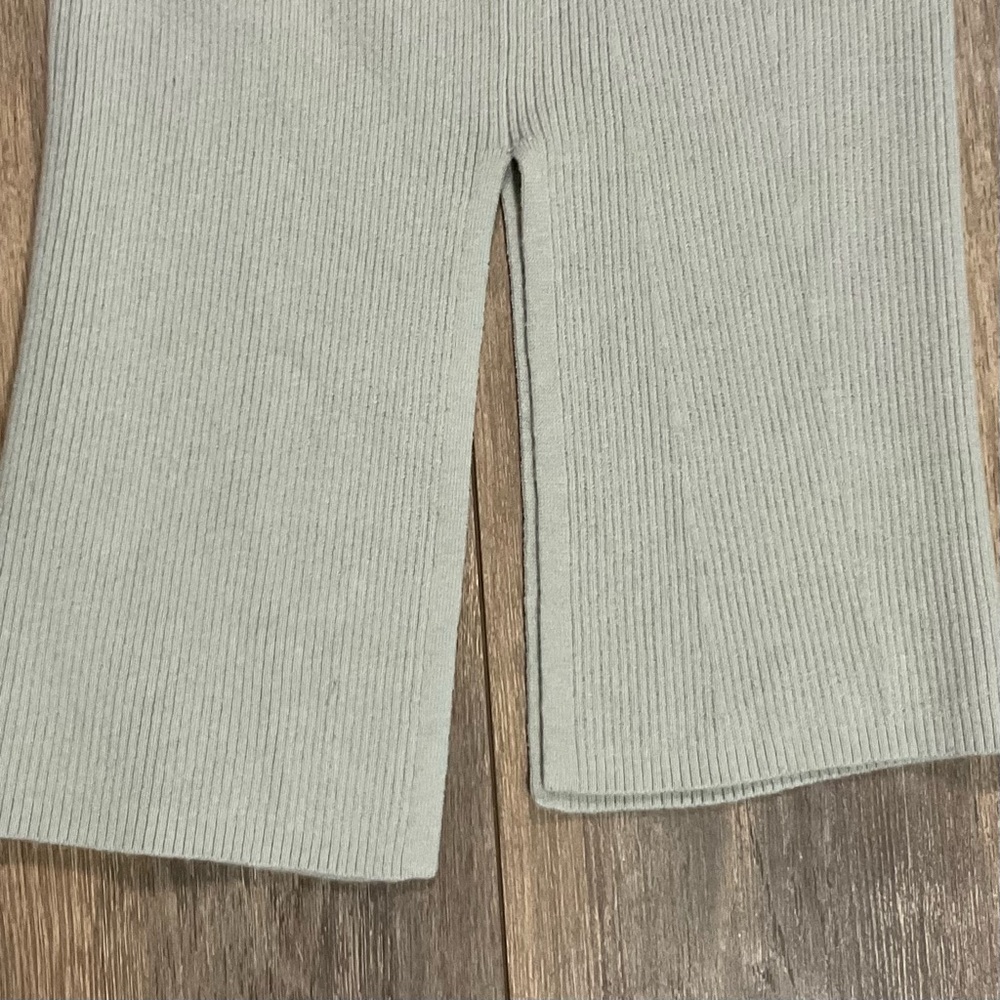 Abercrombie & Fitch Light Gray Ribbed Texture Midi Skirt, Size Small - Picture 3 of 7